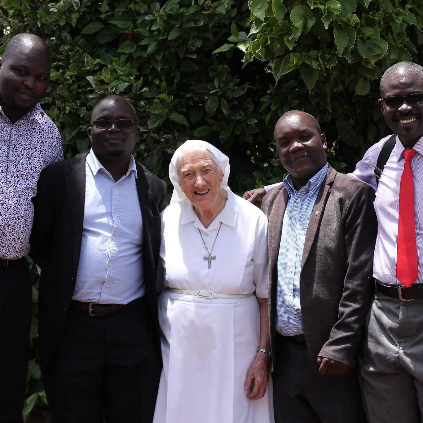 The former Headmistress Sr.Veronica Landoro meets some Old Boys before she returned to Italy in 2017